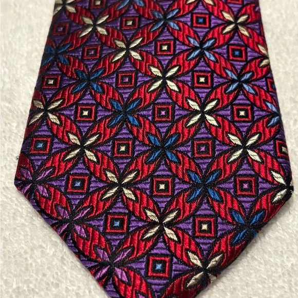 Brand New Corporate Power Tie By JOS A. BANK (Signature Gold) - Picture 2 of 4